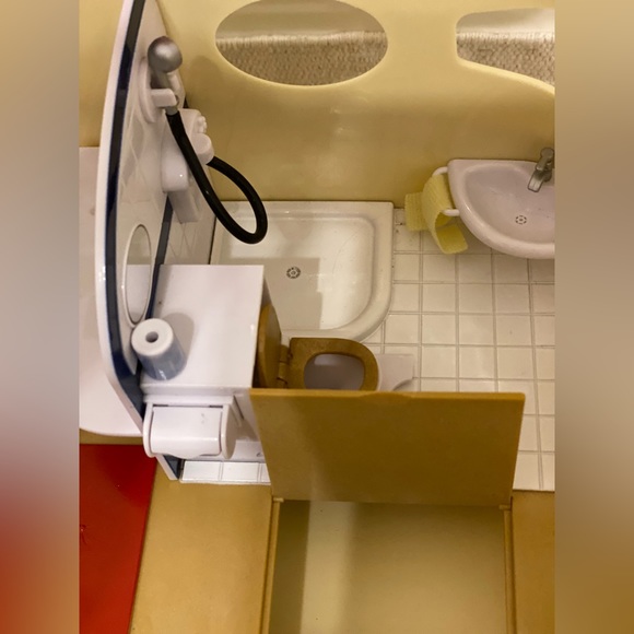 Calico Critters Caravan Family Camper and Accessories - Picture 7 of 9